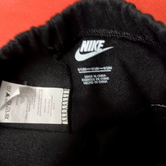 Nike Black and Red Sweatpants with Elastic Waistband - Picture 11 of 11